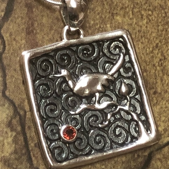 The Black Gold Bird Pendant - Picture 6 of 7